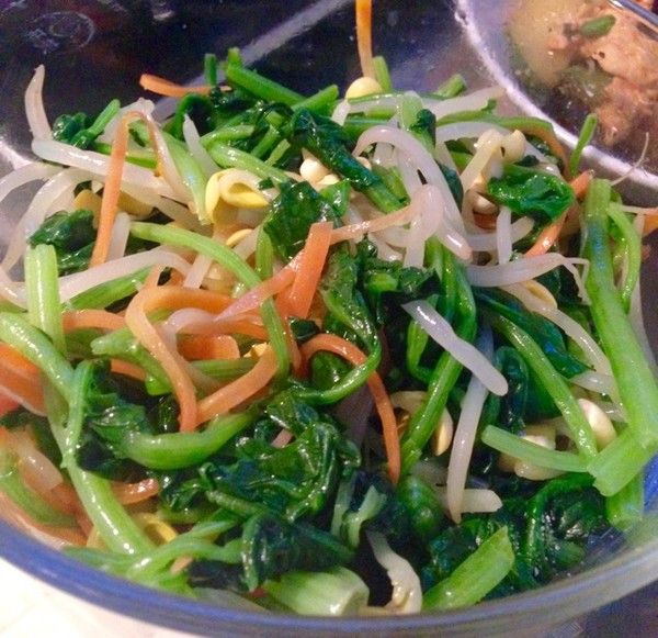 菠菜拌豆芽