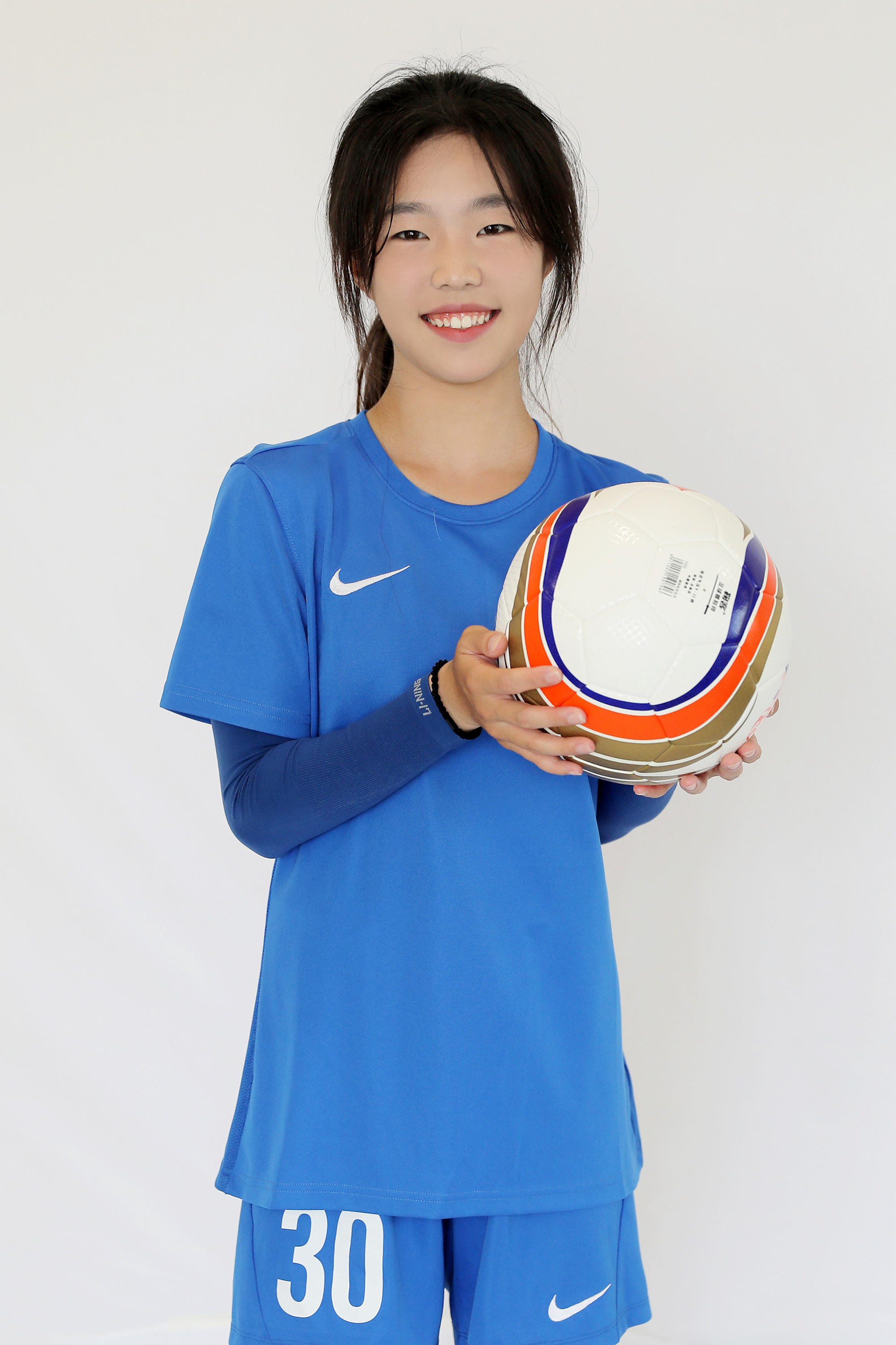  p>张晨茜,2004年3月23日出生,中国女子足球运动员,场上司职前锋,中国