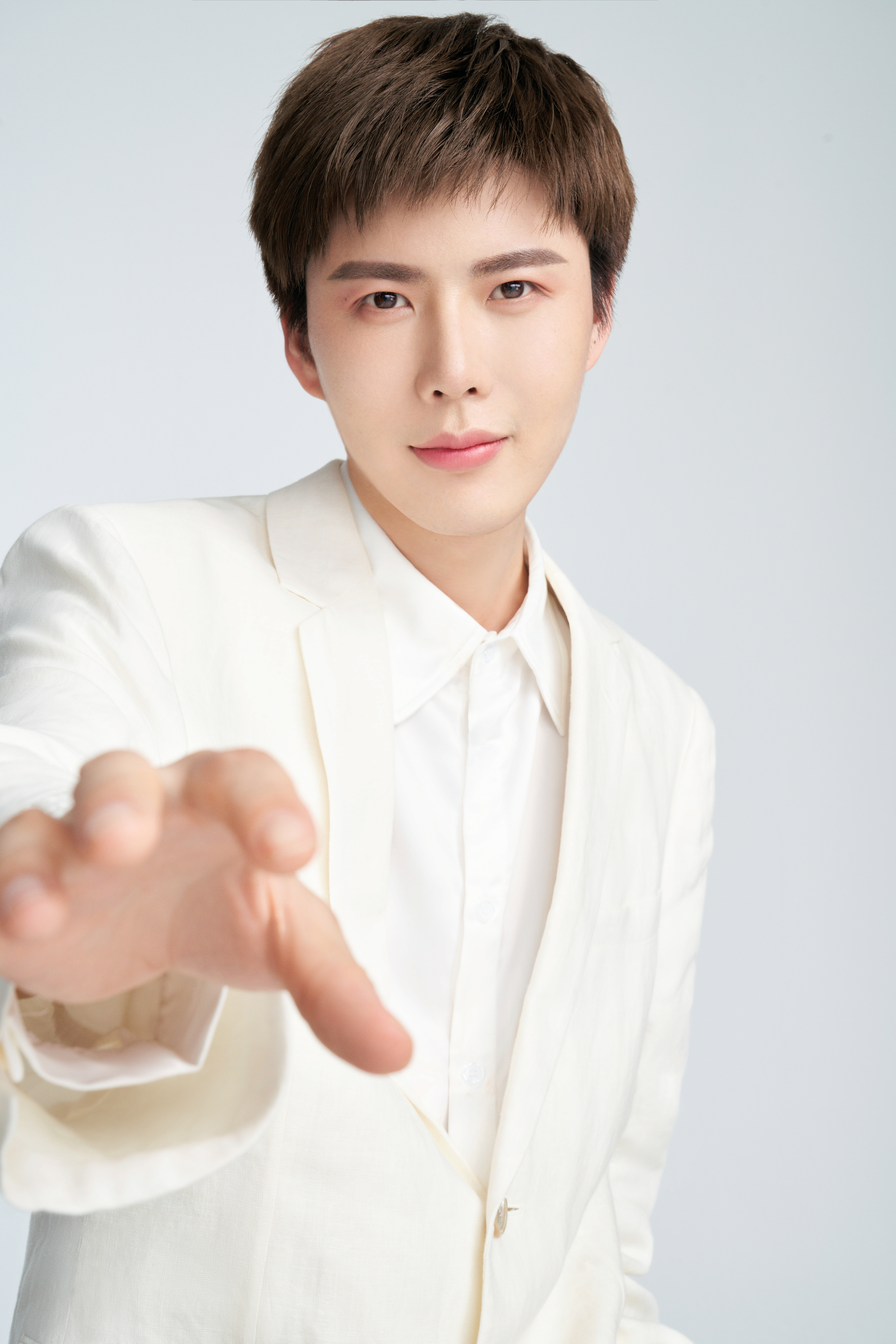  p data-id="gnbudqjuuj">陈小南,男,美妆博主,别名:南风 cheney淘宝