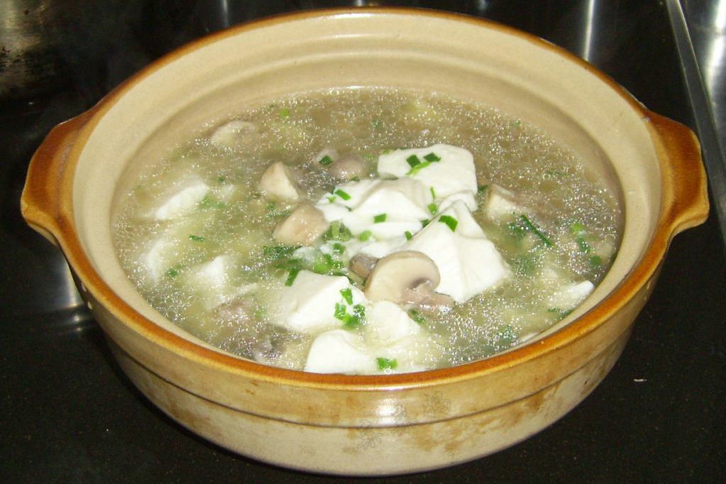 金菇滑肉豆腐汤