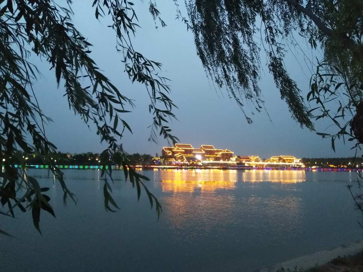  p data-id="gnwu9trj67">大荔县同州湖风景区位于 a target="_blank"