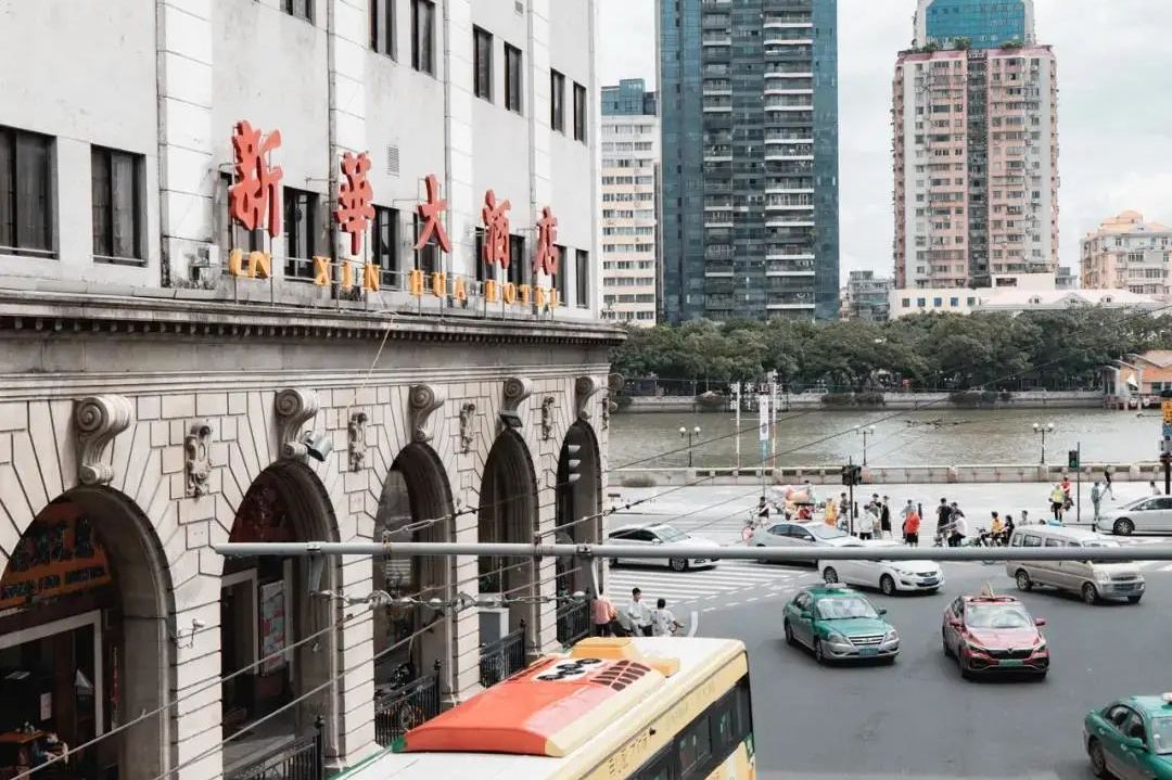  p>广州的新华大酒店,在1932年建起,由嘉南银行改造而成,并在2011年