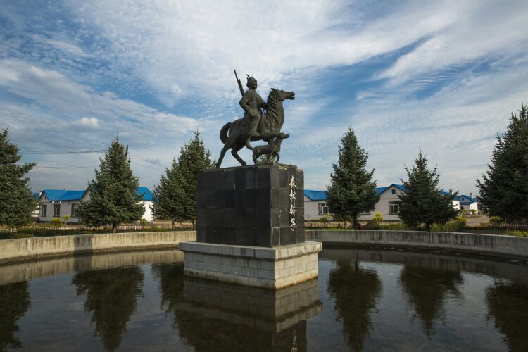  p>诺敏镇,内蒙古自治区 a target="_blank" href="/item/呼伦贝尔市