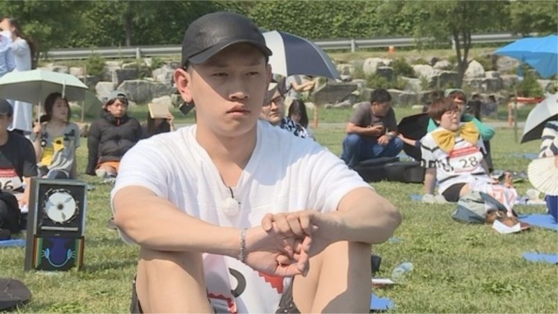 ,本名申效涉,1992年5月3日出生于韩国首尔特别市