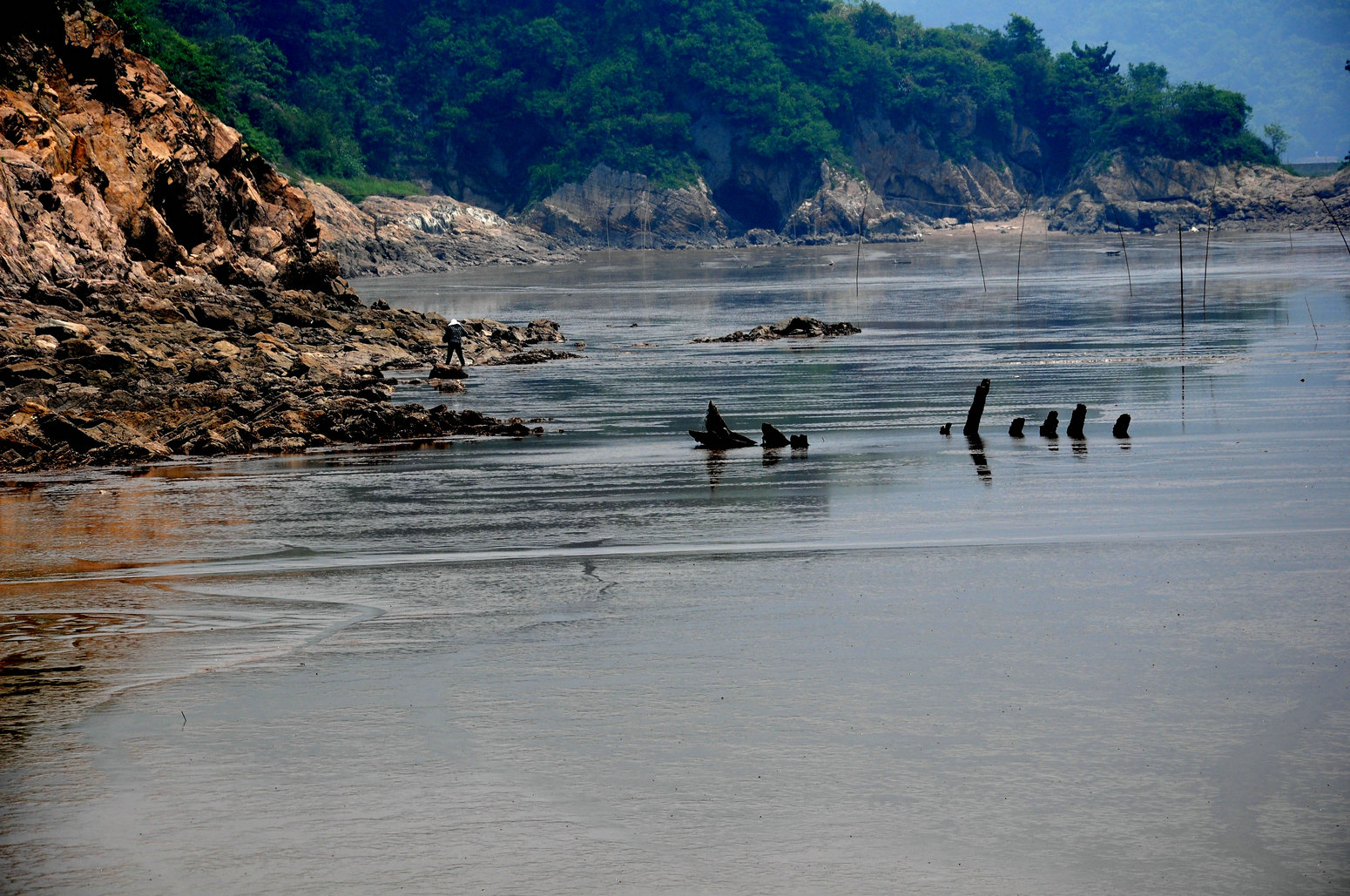  p>岙环,位于温岭城南镇南部,原为岙环镇,于2001年10月与大吕,横山