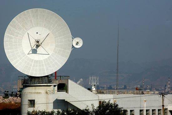  p>卫星跟踪站,是用于长期连续跟踪,测定卫星的空间位置和轨道参数的