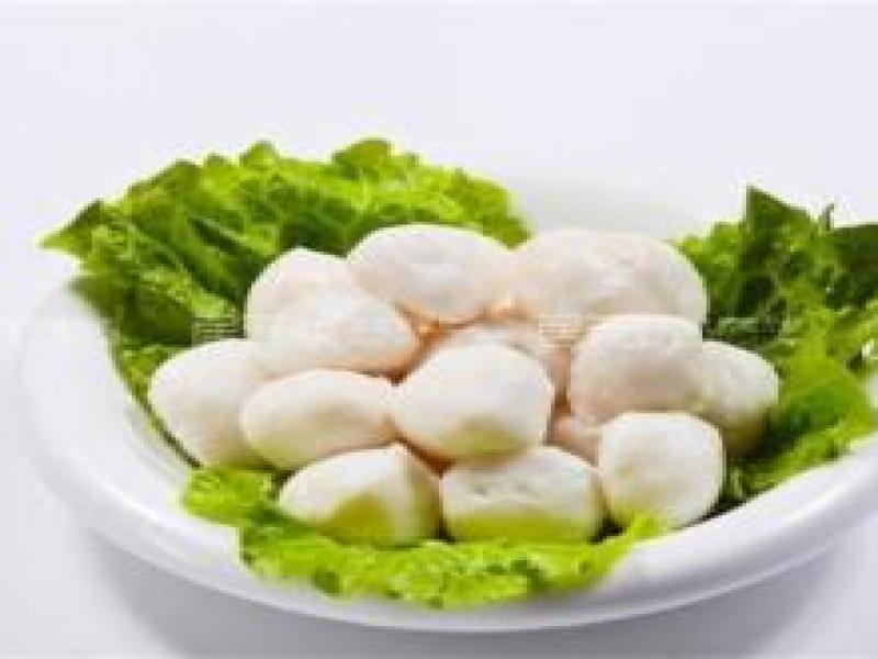  p>鱼丸又称"鱼包肉",用鳗鱼,鲨鱼或者淡水鱼剁蓉,加甘薯粉(淀粉)搅拌