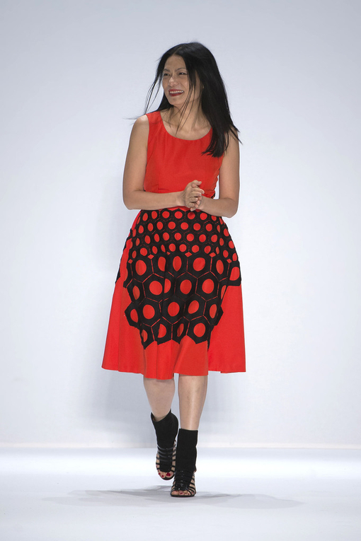  p>谭燕玉,vivienne tam,生于1957年11月28日,是一国际著名的女性时装