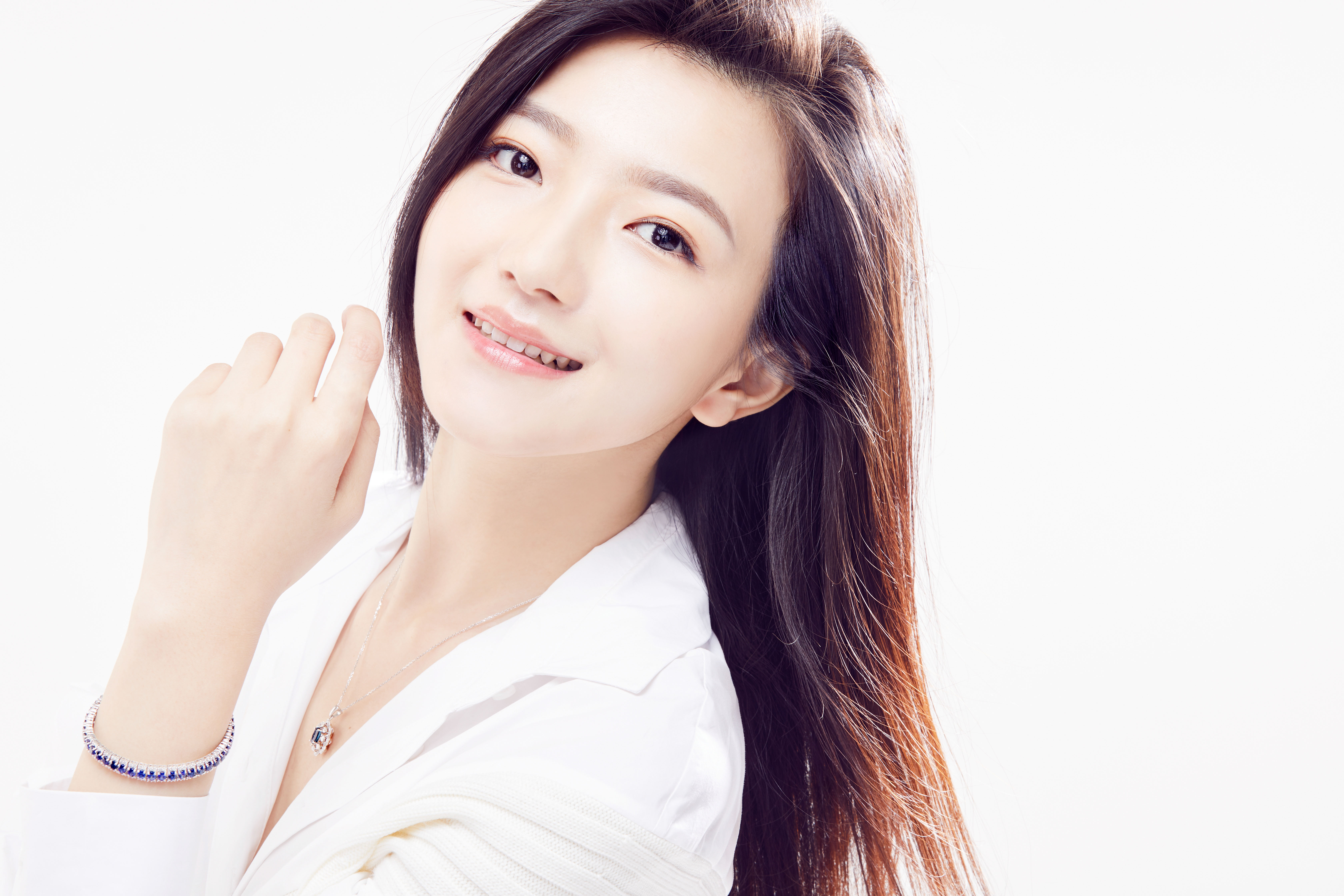  p data-id="gnzwpnlc8w">白卉子,2月25日出生于河北省石家庄市,毕业