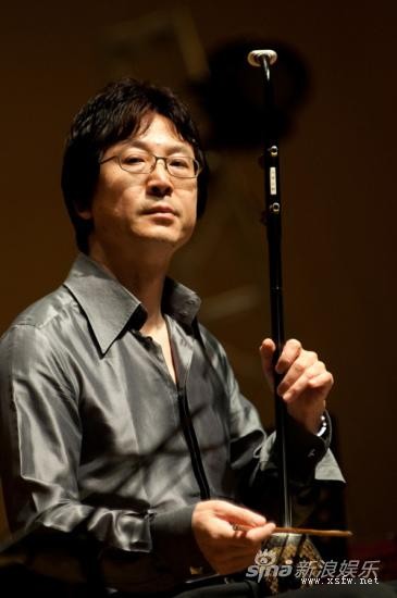  p data-id="gnwvc87j6r">《睡莲》是贾鹏芳在2002年10月01日演唱的