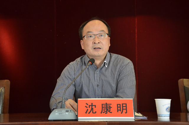 1971年出生,籍贯浙江 a target="_blank" href="/item/安吉">安吉 /a>