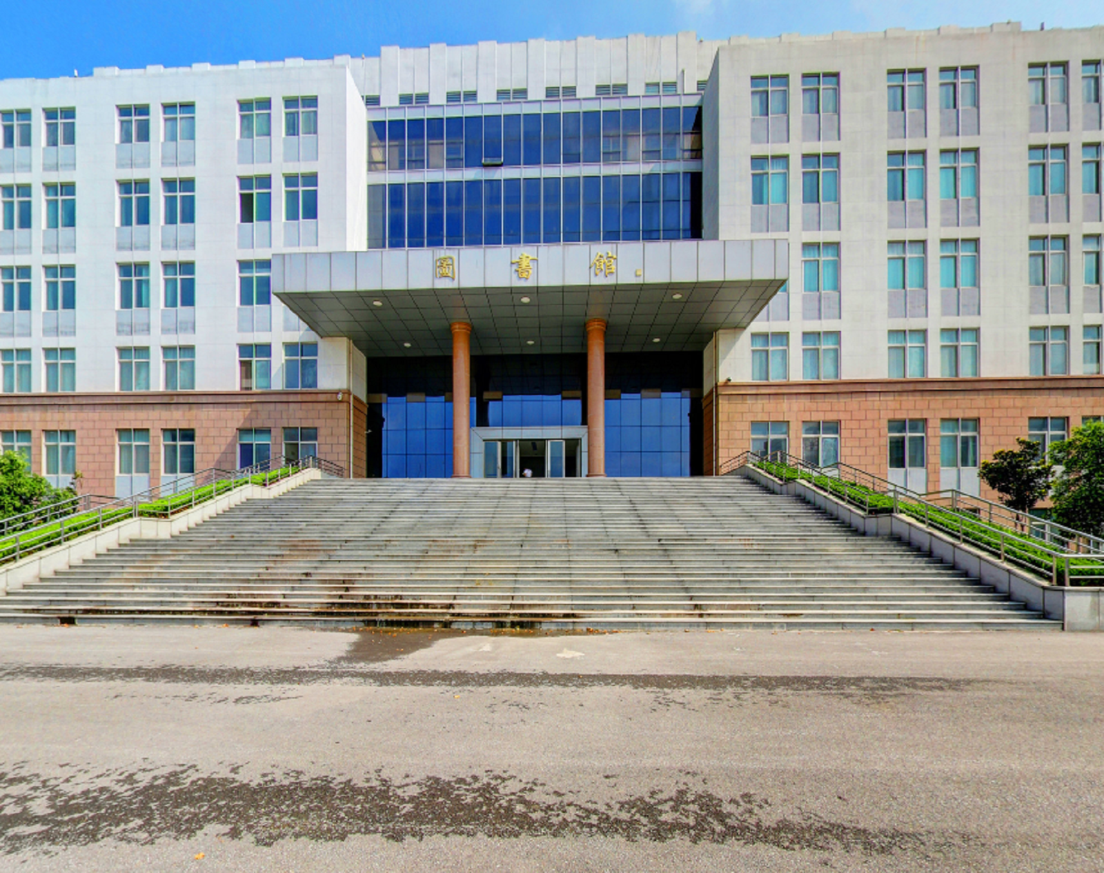 菏泽医学高等专科学校