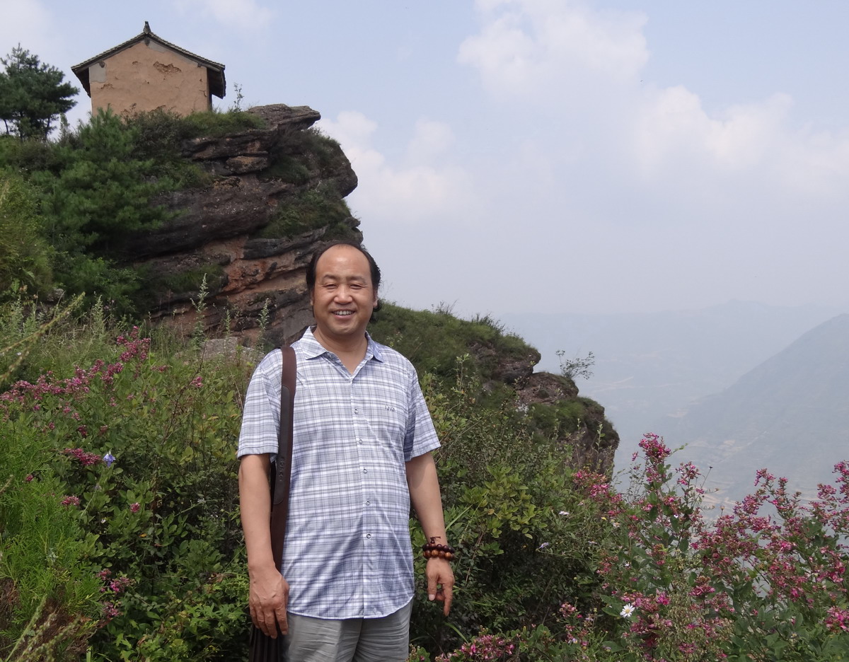 id="gnrs61az1l">杨剑锋,笔名修平,号戴月轩主人,1965年生于甘肃礼县