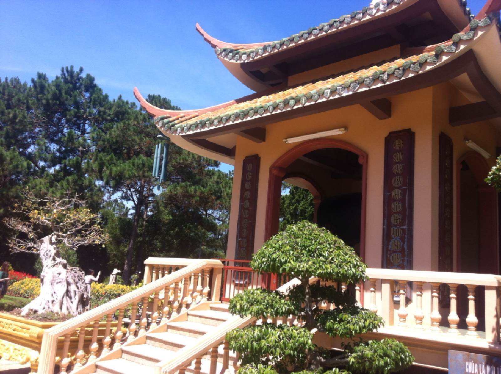  p>竹林禅院是香港市中心区的最大佛寺,位于中国香港的新界之荃湾区