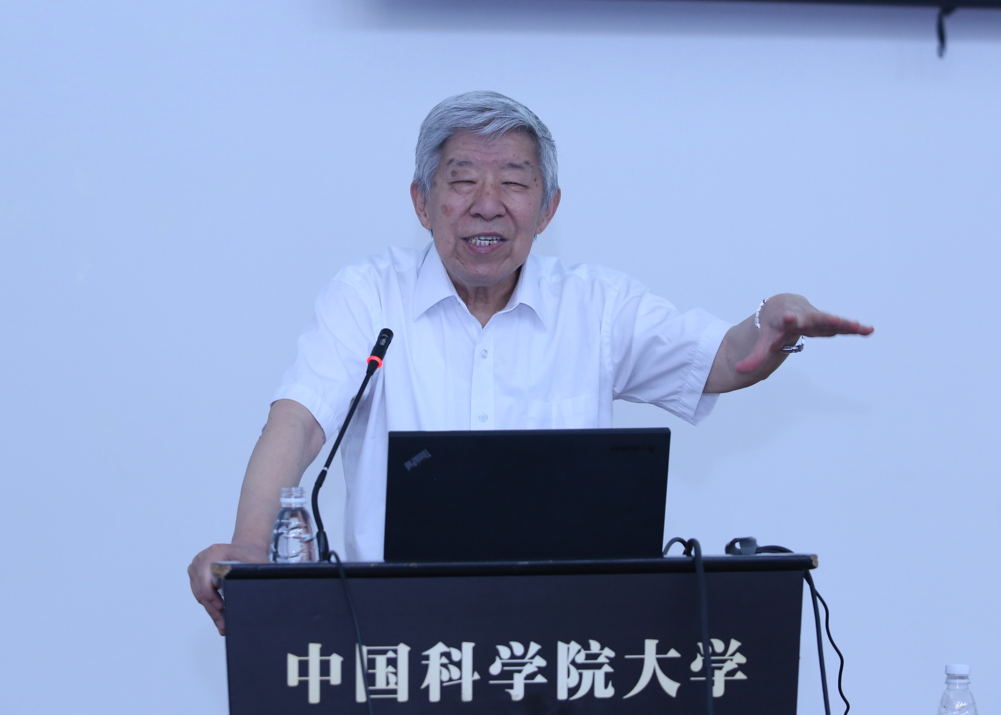 杨乐,1939年11月10日出生于江苏 a target="_blank" href="/item/南通