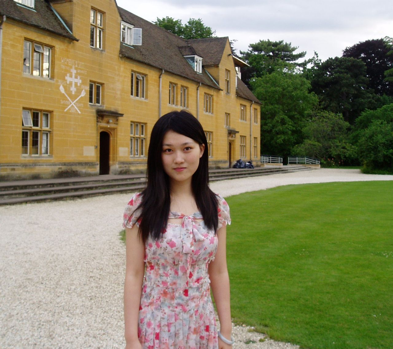  p data-id="gnbxyvzuni">戴潍娜,青年诗人,作家.