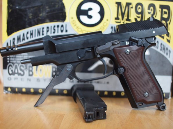伯莱塔m93r式手枪