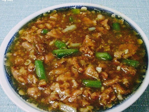 晋城大米过油肉的特点是多汤水,具有浓厚的晋城地方特色.