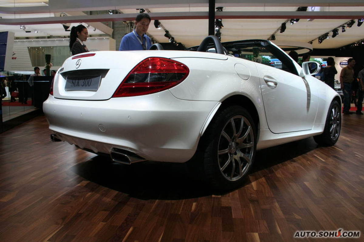  p>奔驰slk是全球首款大批量生产的硬顶敞篷 a href="#" data-lemmaid