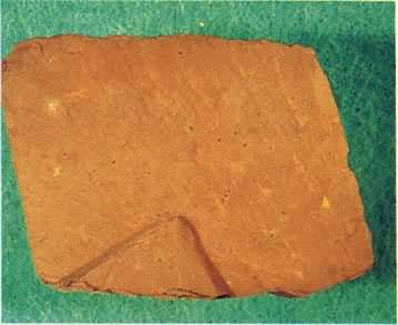 原岩是泥质岩石(泥岩,页岩)或火山凝灰岩.