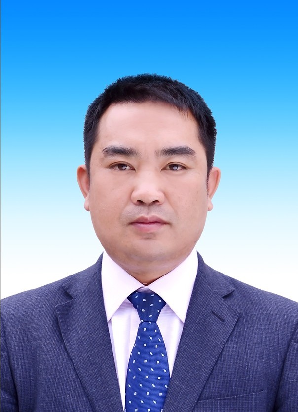 曾任台江县委常委,副县长,台江经济开发区副书记,管