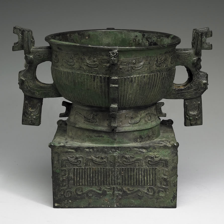  p>凤纹方座簋是西周早期的青铜器,现藏 a target="_blank" href="