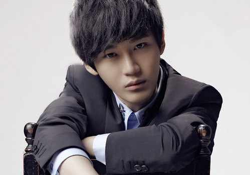  p>李炜,1988年12月6日出生于福建省连江县,中国内地男歌手,毕业于 a