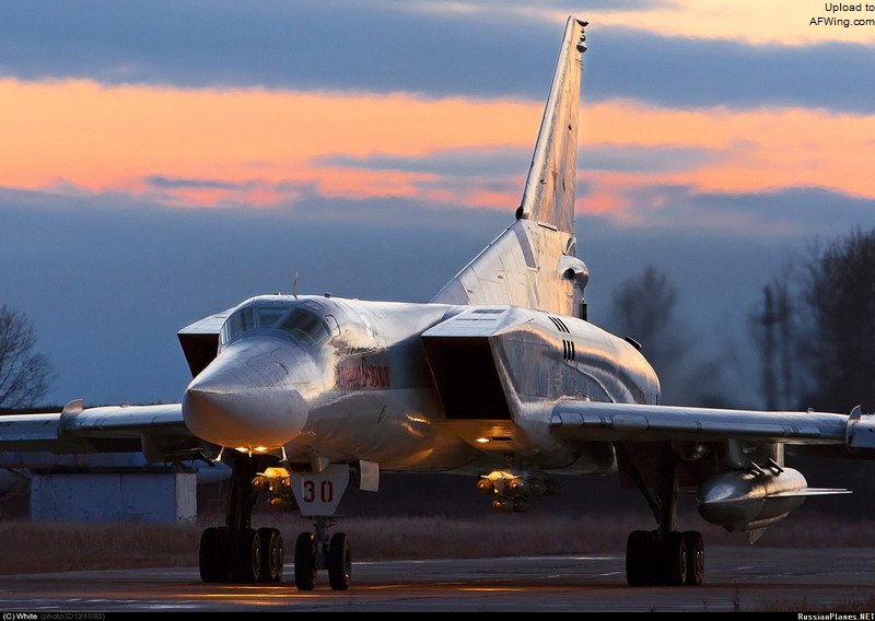  p>图-22m轰炸机(俄文:Ту-22М,英文:tu-22m,北约代号:backfire