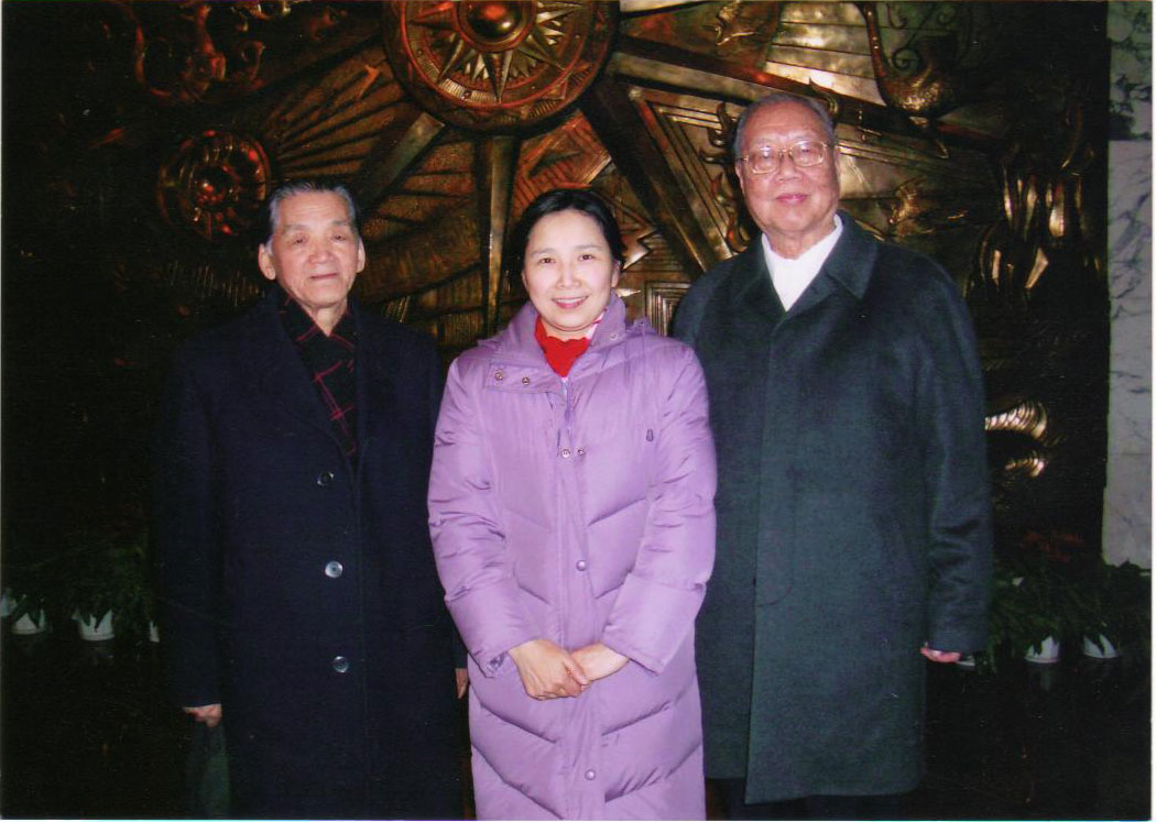  p data-id="gnwhfdc2p2">路洁,女,1958年生,主任中医师.