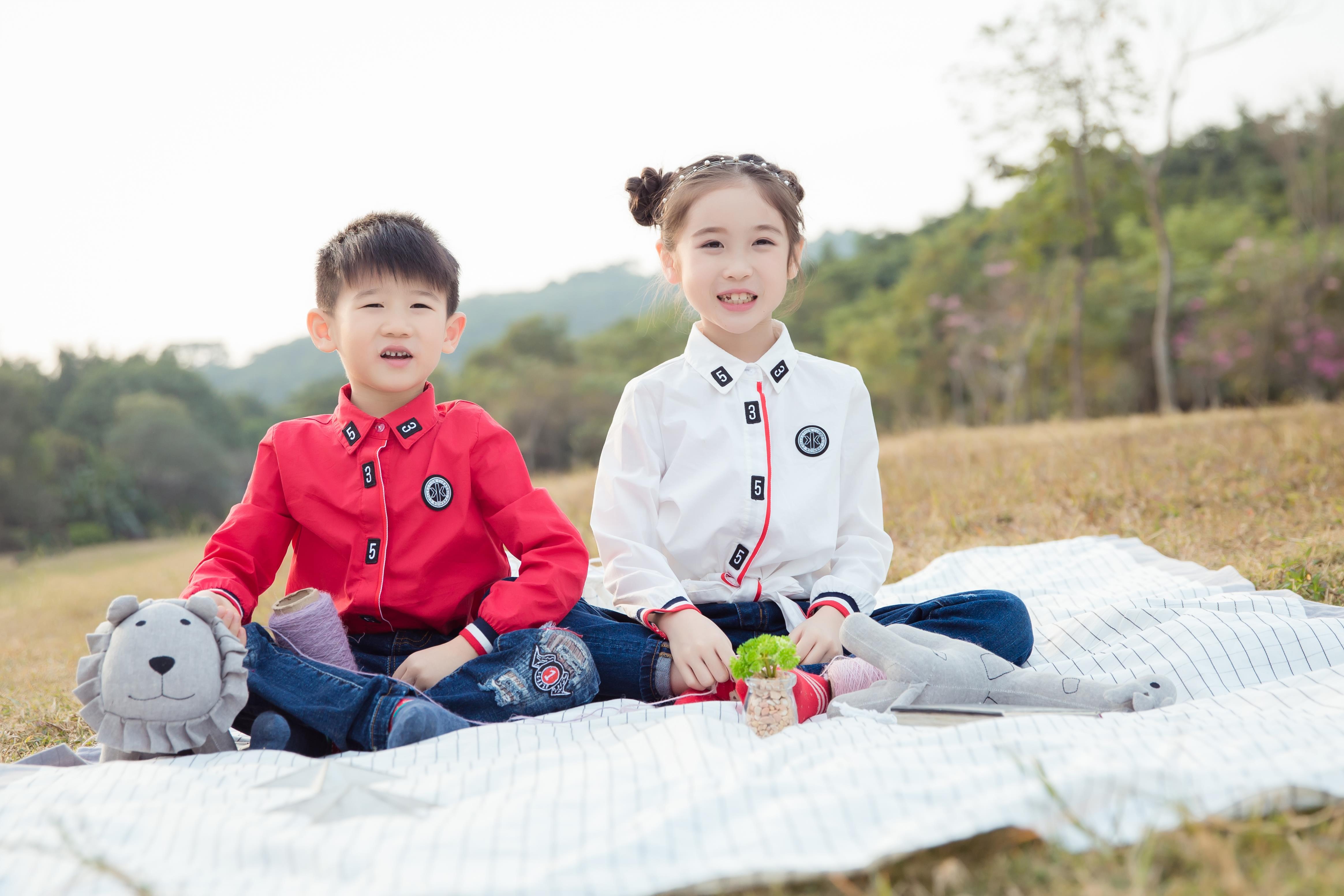  p>格格四爷组合,大陆童星组合,由 a target="_blank" href="/item/邓