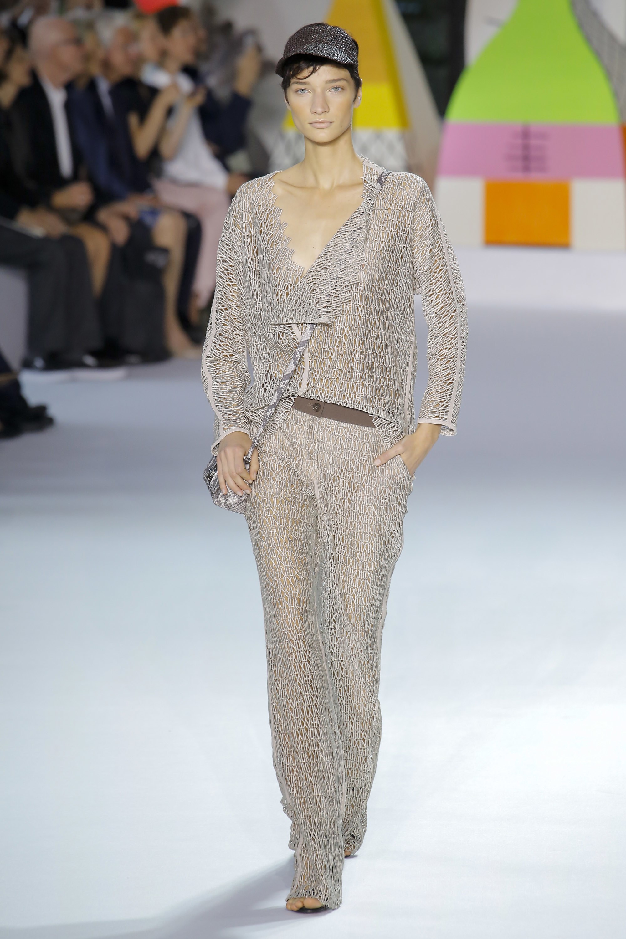 lemmaid="131482">瑞士 /a>一家族企业,是拥有80年制衣经验的服装品牌