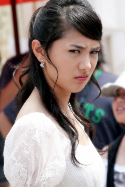  p>刘荷娜(         ),1986年3月22日出生于 a target="_blank" href=