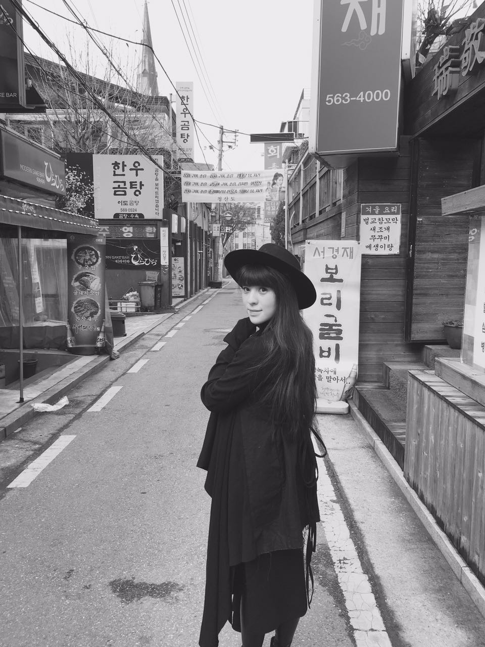  p>李邹珺(贝贝),1987年7月31日出生于湖北省武汉市,中国内地女歌手.