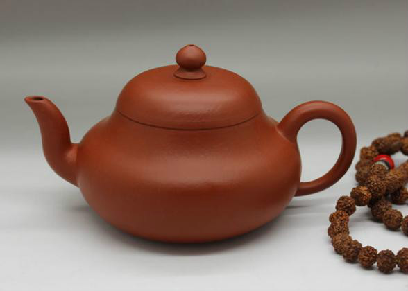 级工艺美术师 ,优秀青年陶艺家,江苏省陶瓷协会会员,国际紫砂协会理事