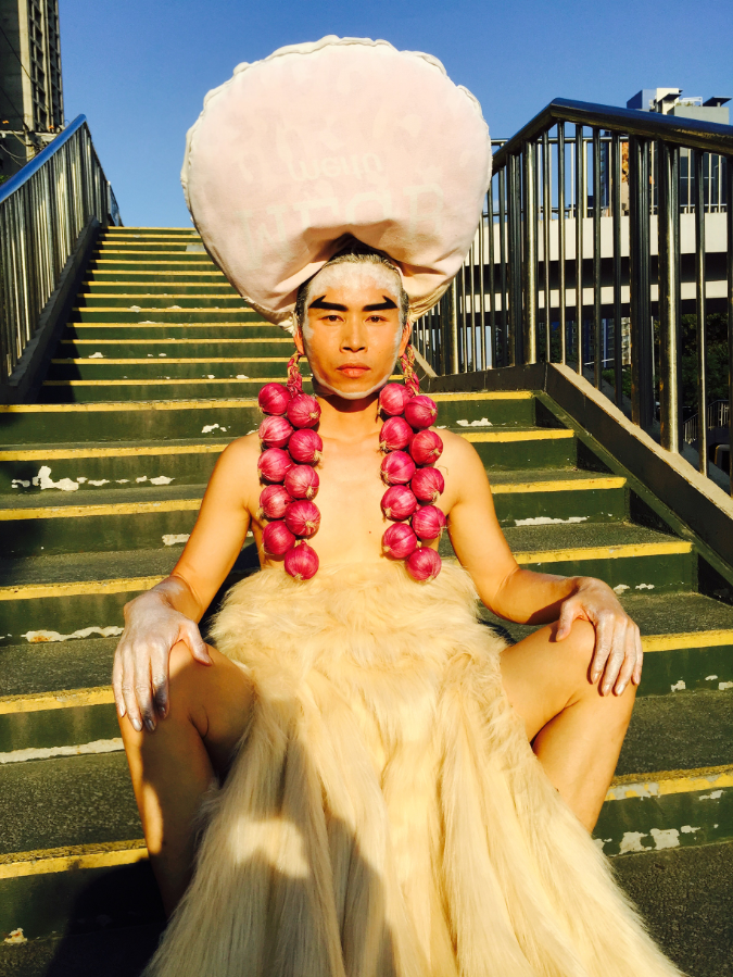 明星妆发设计师,中国首位登上国际版《vogue》的行为艺术家;中国户外