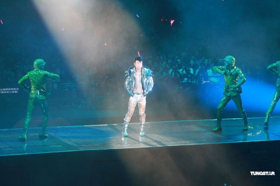  p>许志安,1967年8月12日生于香港,祖籍广东省广州市番禺区,中国香港