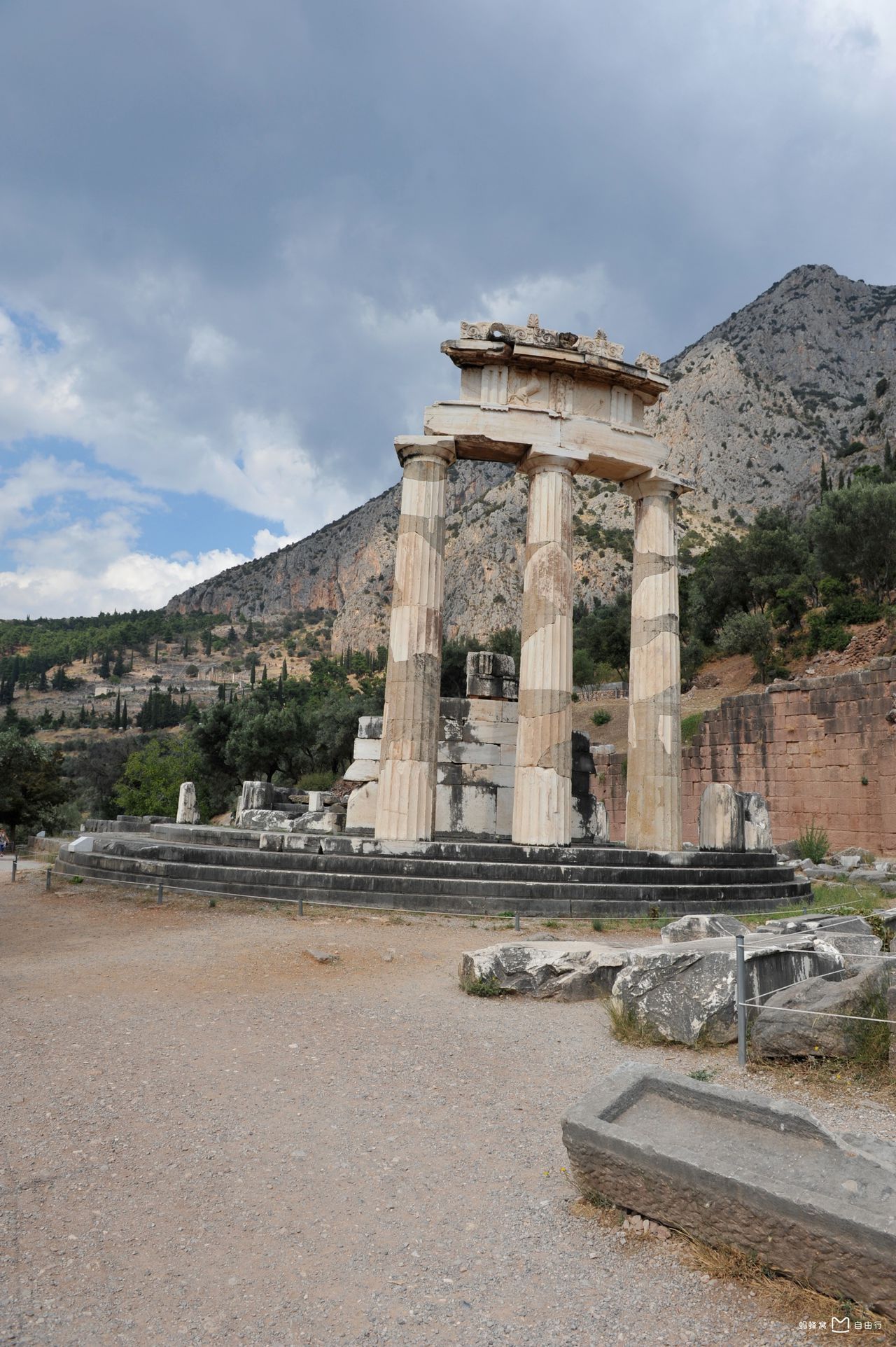  p>德尔斐考古遗址( a target="_blank" href="/item/阿波罗神庙