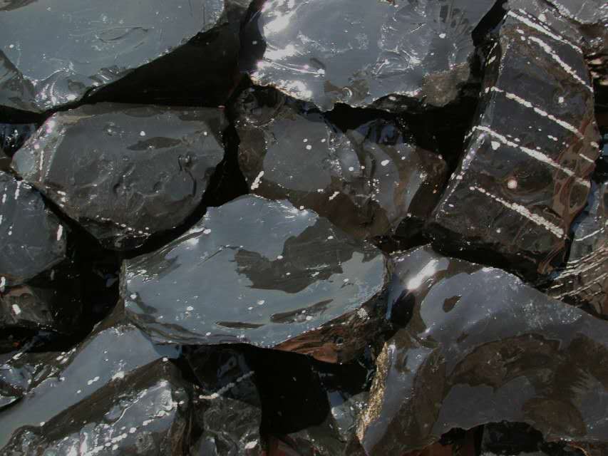 obsidian)是一种常见的黑色 a target="_blank" href="/item/宝石
