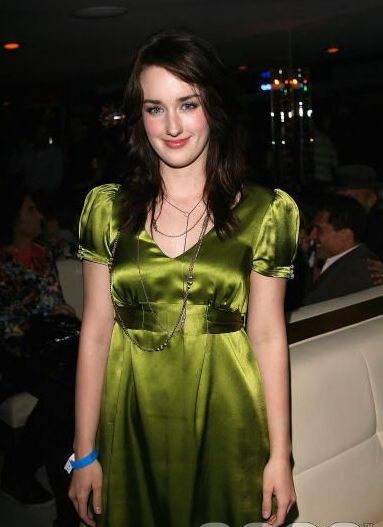 百》是由 a target="_blank" href="/item/南希·迈耶斯/10659837"