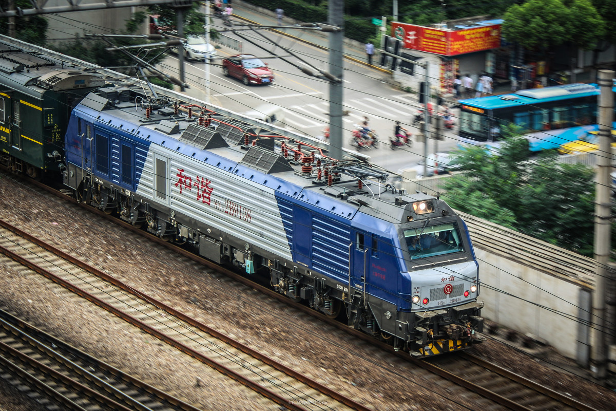 和谐2b型电力机车