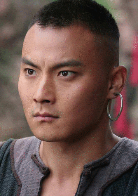  p data-id="gnwhxkxp8d">卫仑,原名李桓,中国内地影视男演员,话剧