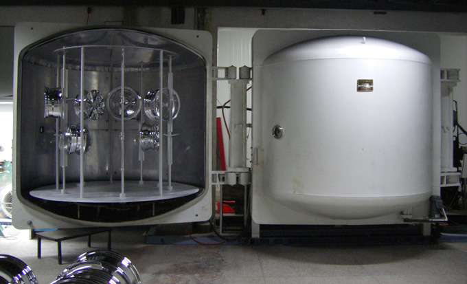 蒸发镀膜材料(或称膜料)并使之气化,粒子飞至基片表面凝聚成膜的工艺