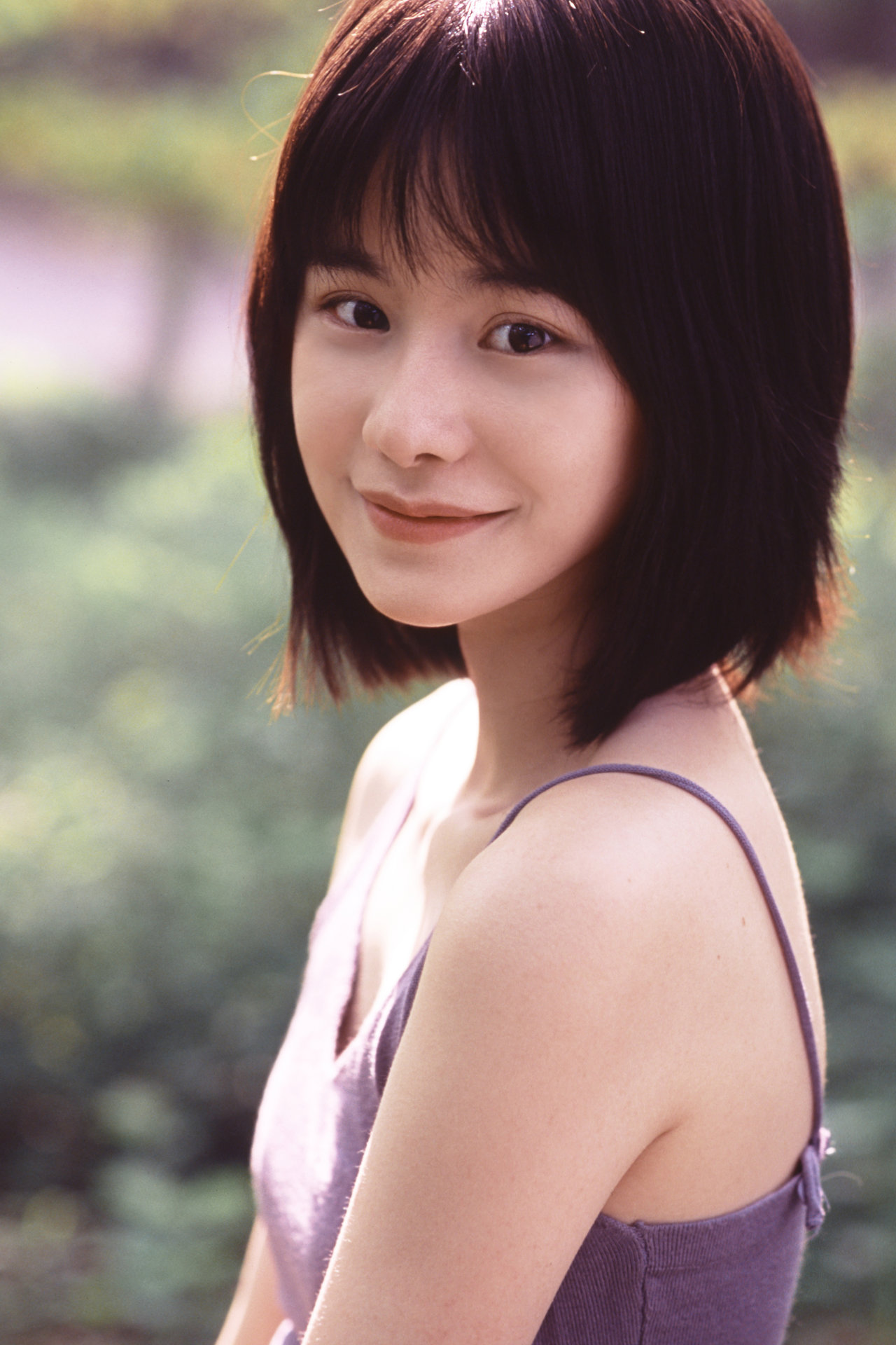 原名张怡, 1995年11月1日出生于武汉,中国内地影视女演员,就读于 a