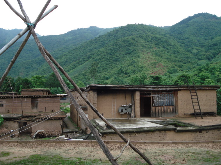 " data-lemmaid="3536786">新平县 /a>漠沙镇西尼行政村,属于坝区