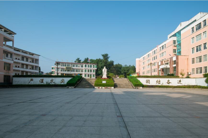  p data-id="gnwtlrn842">万载中学是江西省重点中学,位于江西省宜春