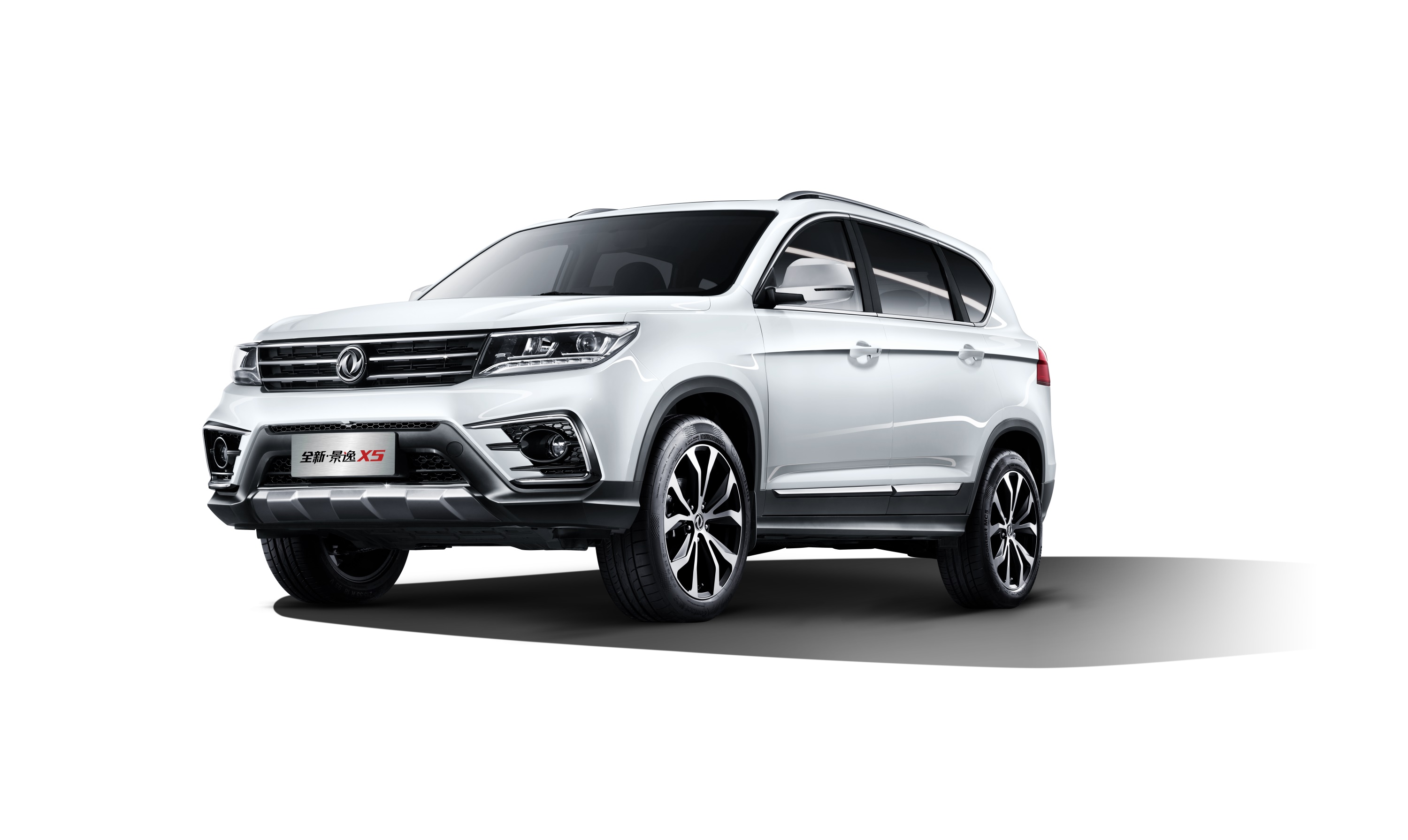 景逸x5定位为"舒适派高质感suv", 于2016年12月17日正式上市,是东风