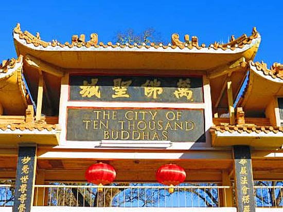  p> a target="_blank" href="/item/万佛圣城/5785637" data-lemmaid