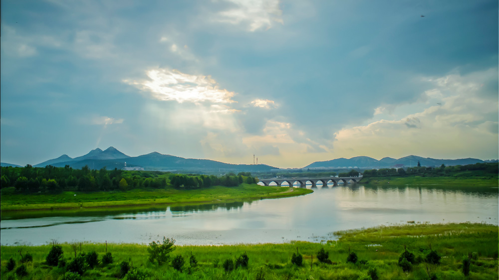 长清湖位于济南国际园林花卉博览园核心区