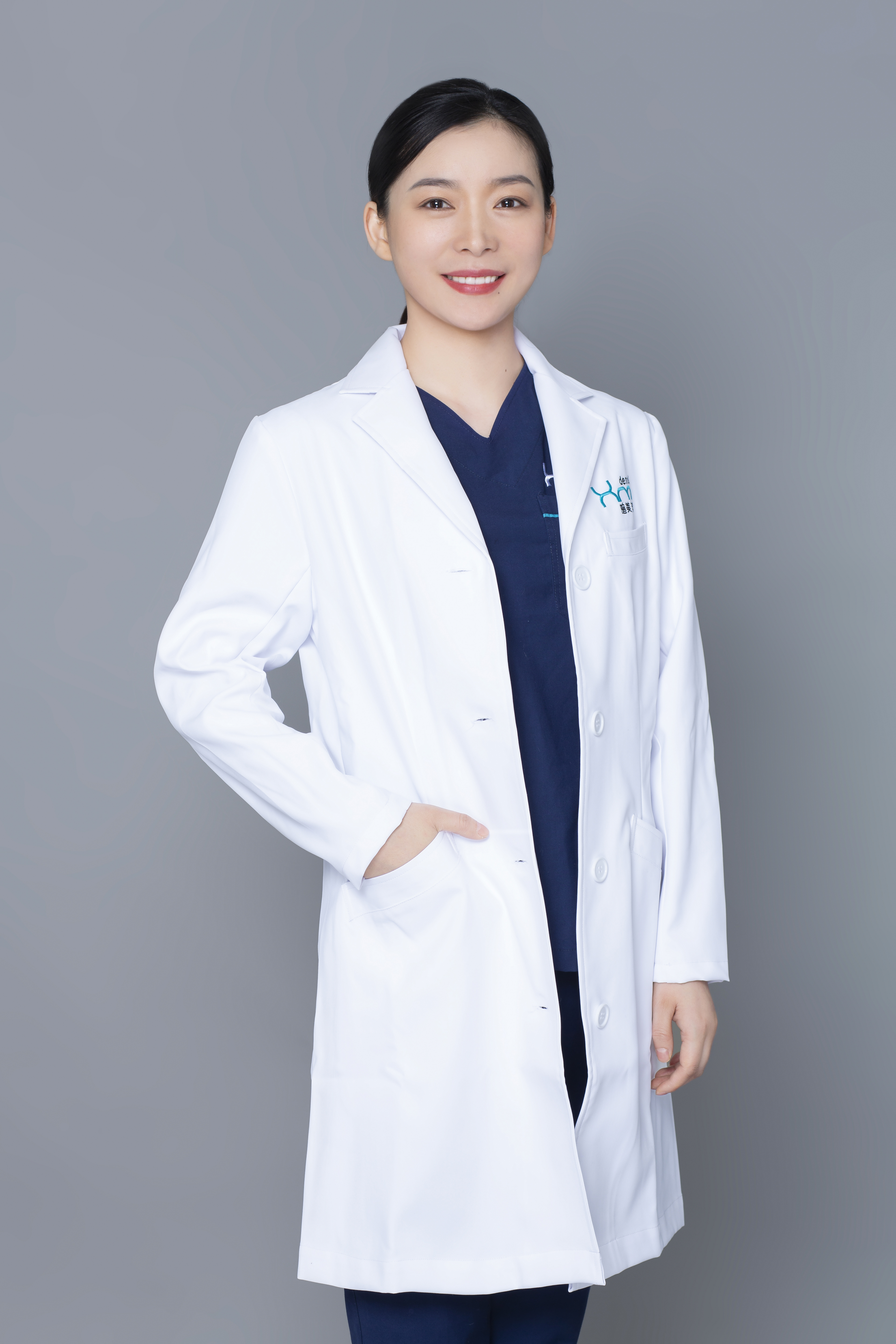 孙小兵,女,执业医师,口腔专业,就业于芙蓉暄美众皓口腔门诊部.