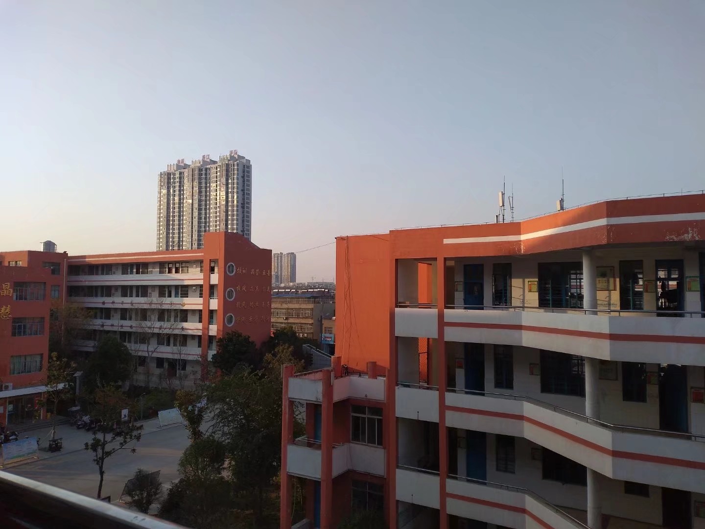 东海县初级中学